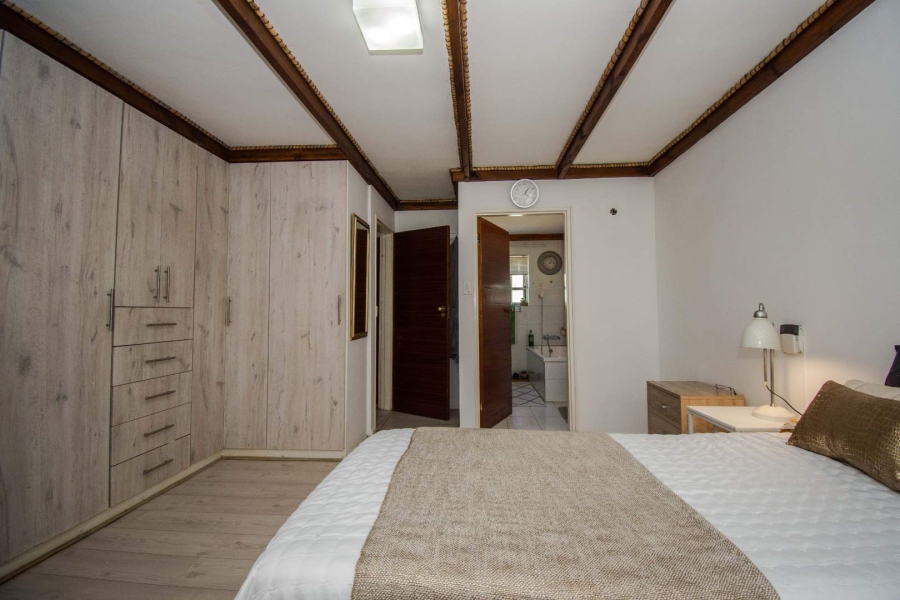 4 Bedroom Property for Sale in Mountainside Western Cape